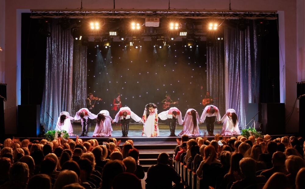 Performers bowing at a Wisconsin Dells theater