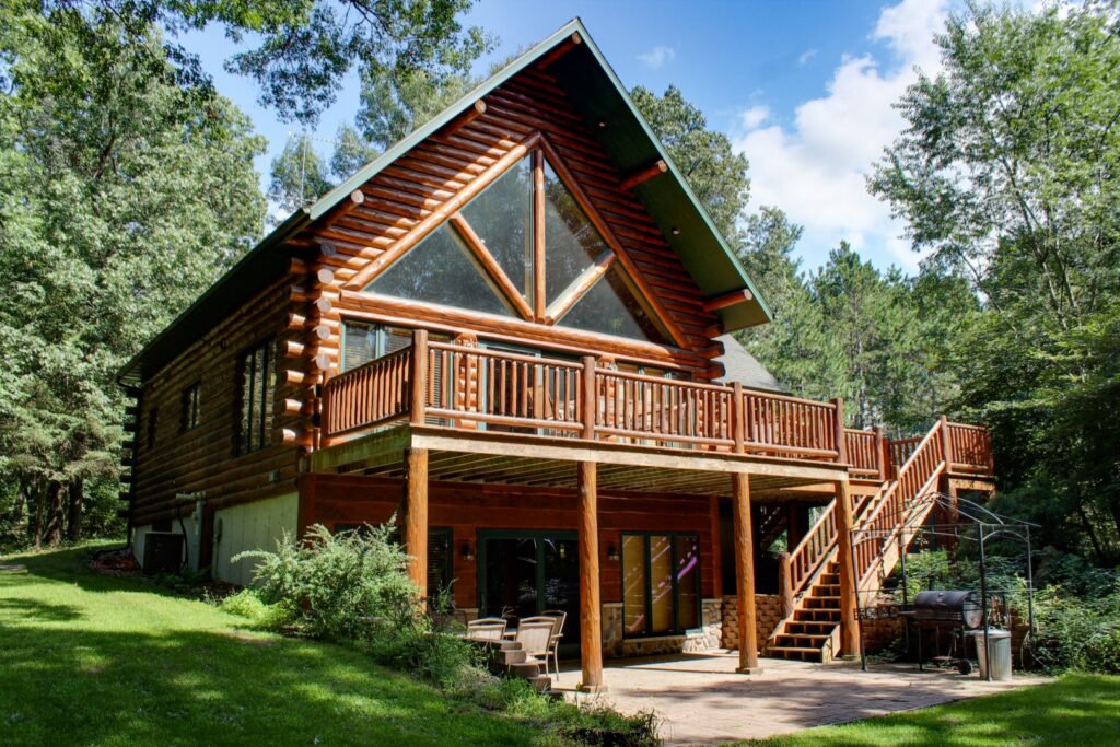 Exterior of vacation rental home in Wisconsin Dells with Sand County